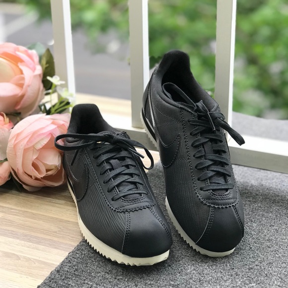 NWT Nike Classic Cortez LE PRM Dark Grey WMNS - Picture 2 of 8